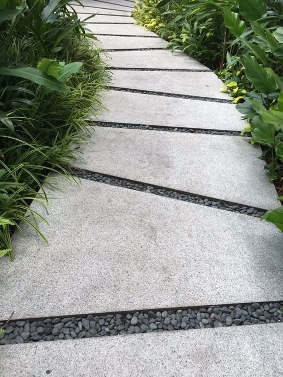 dalle béton et gravier allée de jardin moderne 