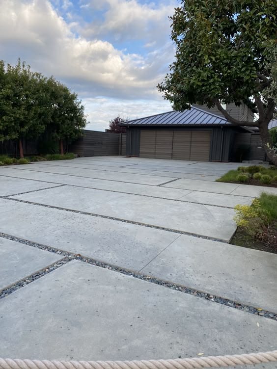 dalles béton allée de jardin moderne