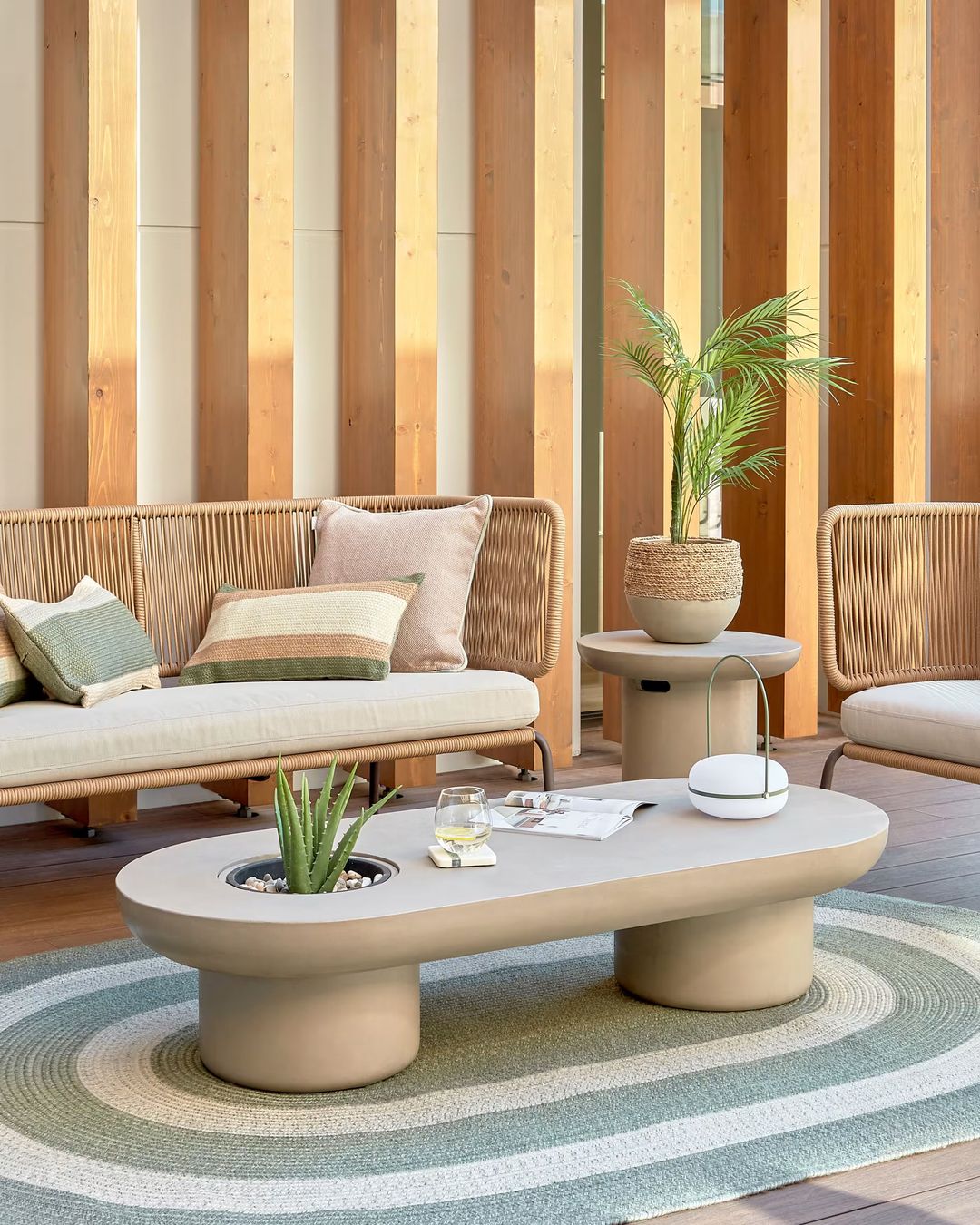 table beton avec emplacement pot de fleur