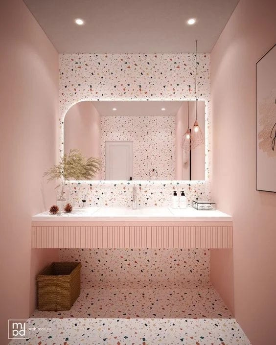 salle de bain petite et moderne rose