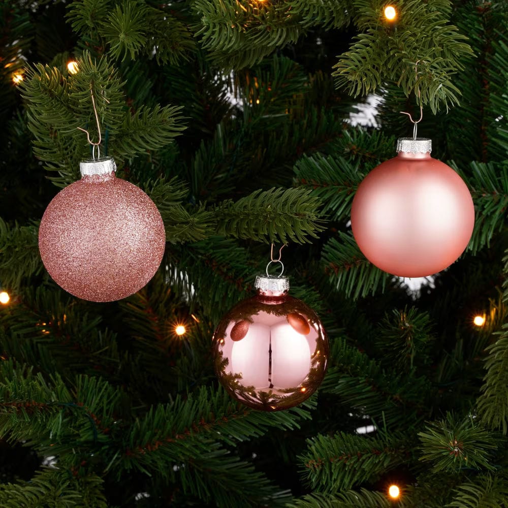 boules de noël en verre rose