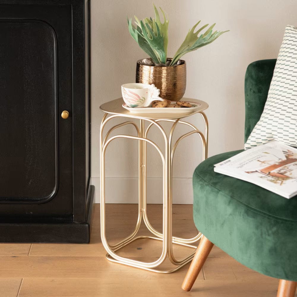 Table d'appoint en métal coloris laiton de chez maisons du monde