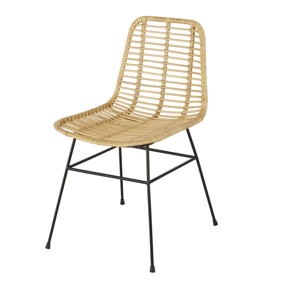 chaise en rotin et pieds noirs
