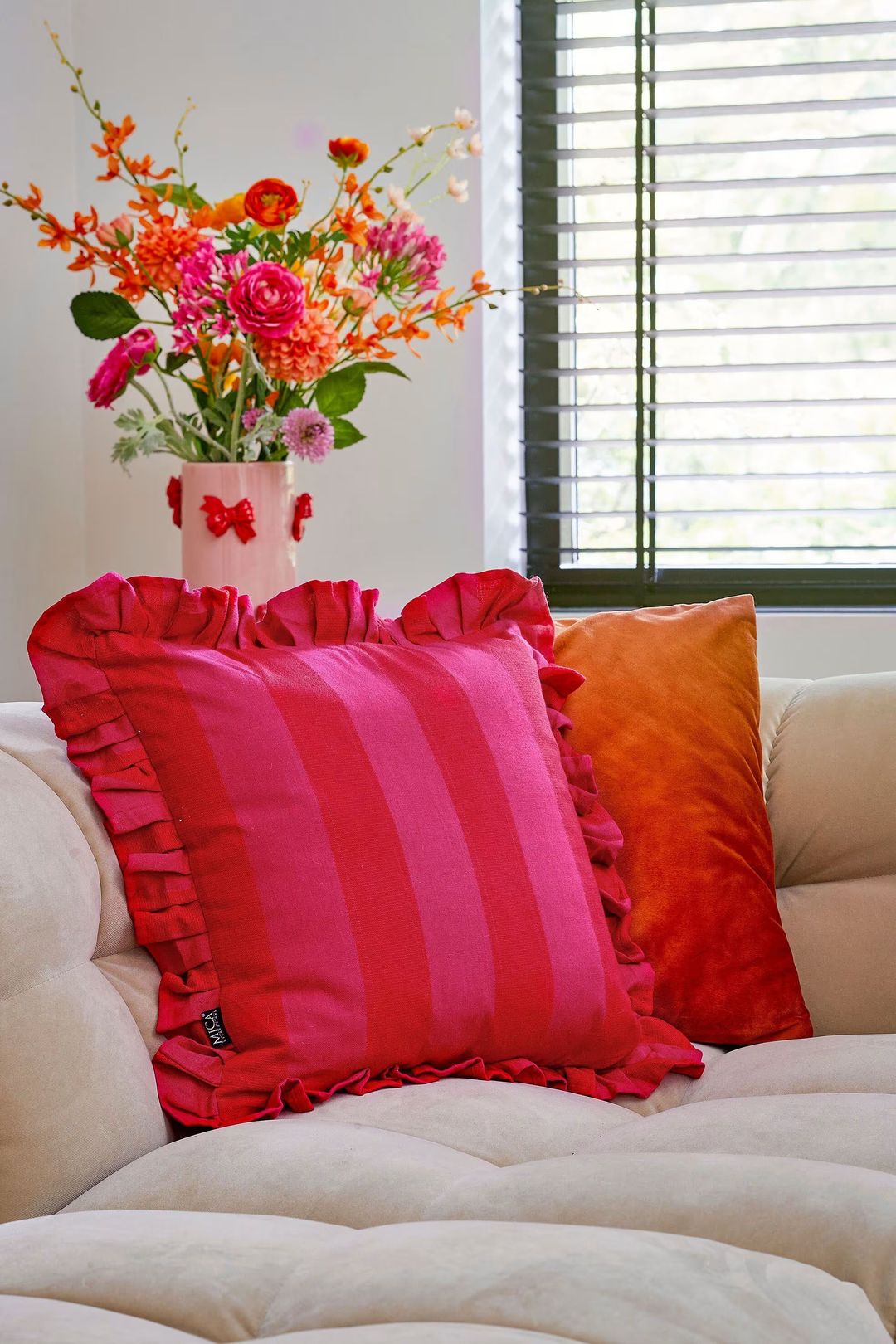 coussin rouge et rose