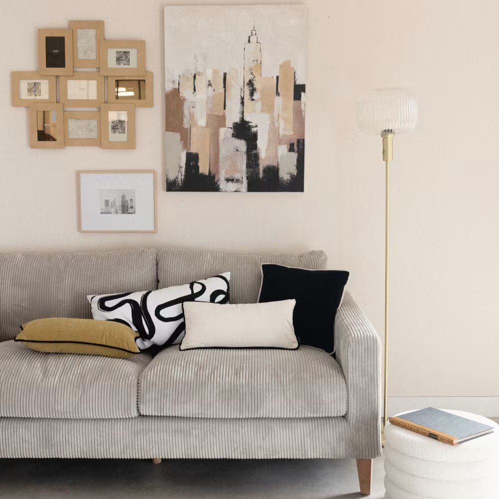 Lampadaire en métal doré et abat-jour en verre strié transparent