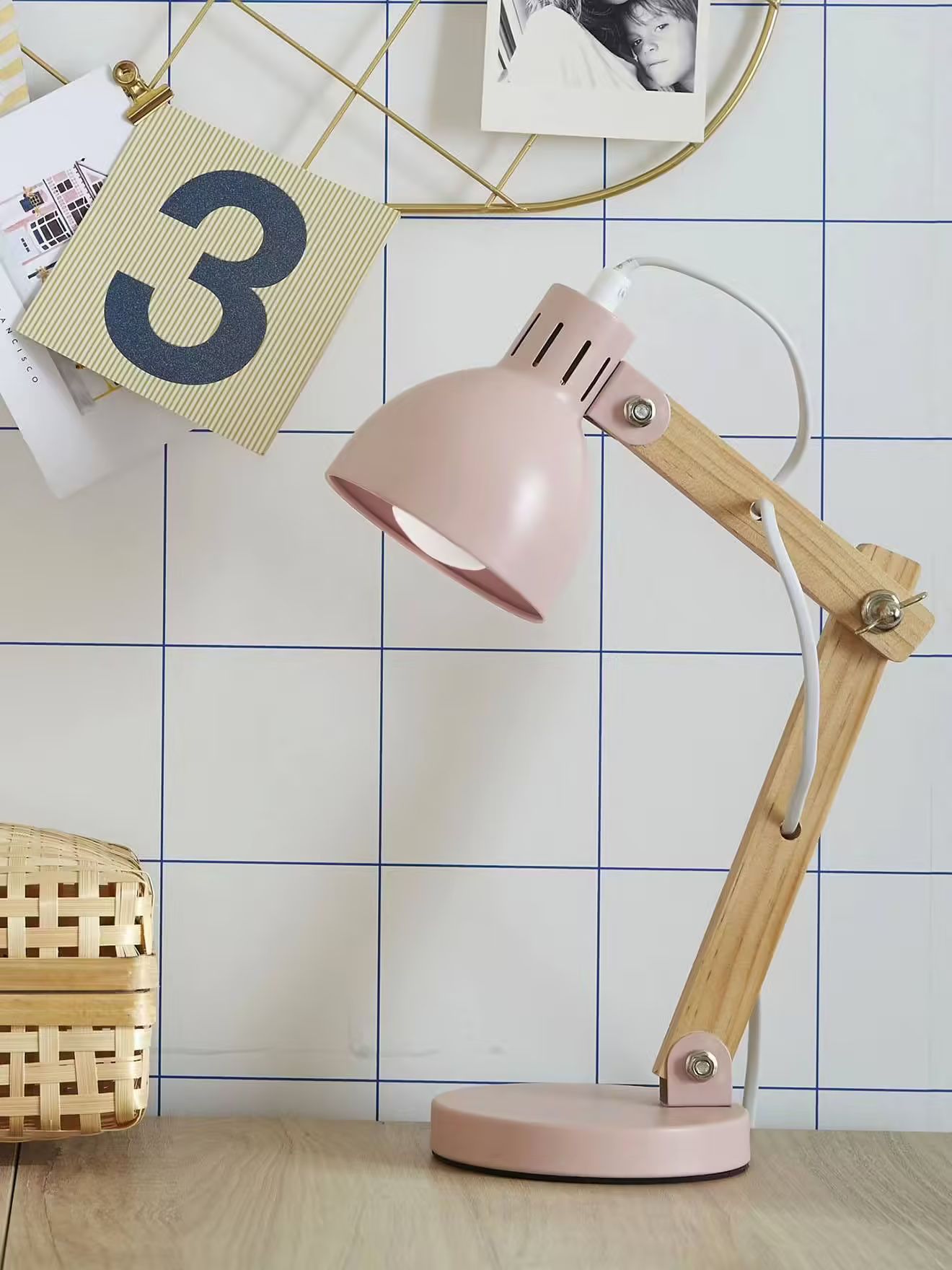Lampe à poser articulée en bois et métal