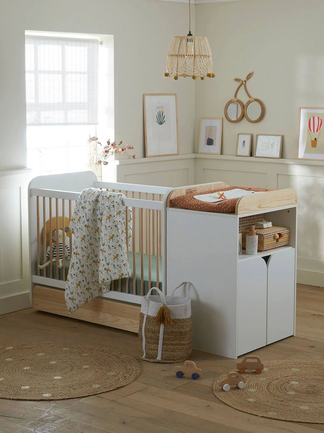 lit bebe evolutif avec meuble table a langer