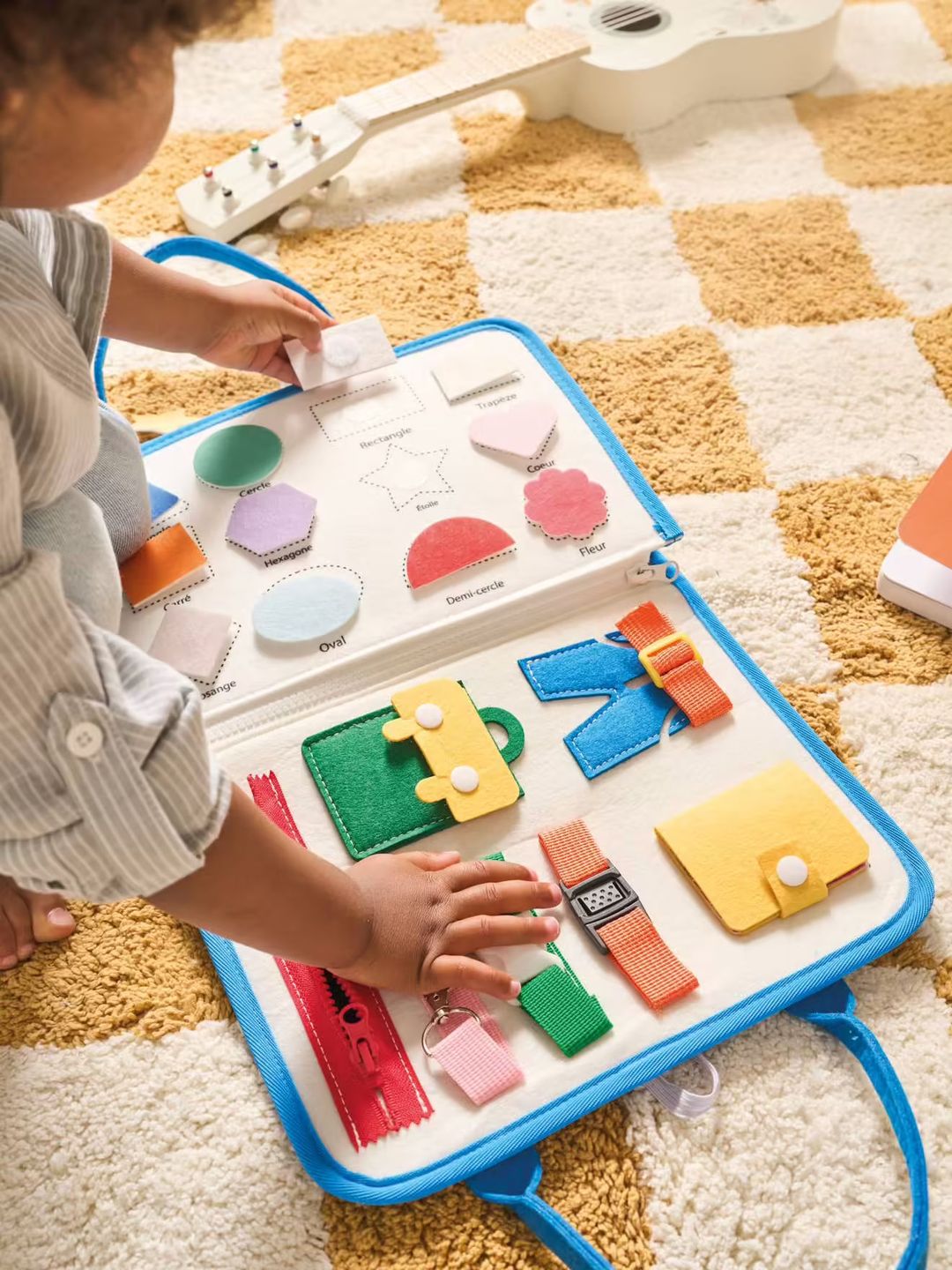 livre d'éveil multi activités