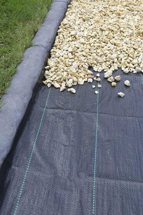 idées de paillage pour limiter les mauvaises herbes