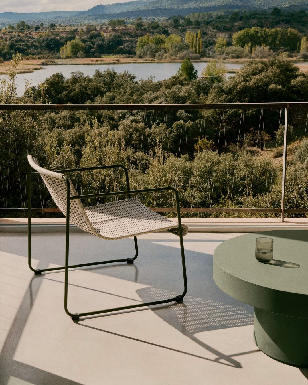 table basse béton vert