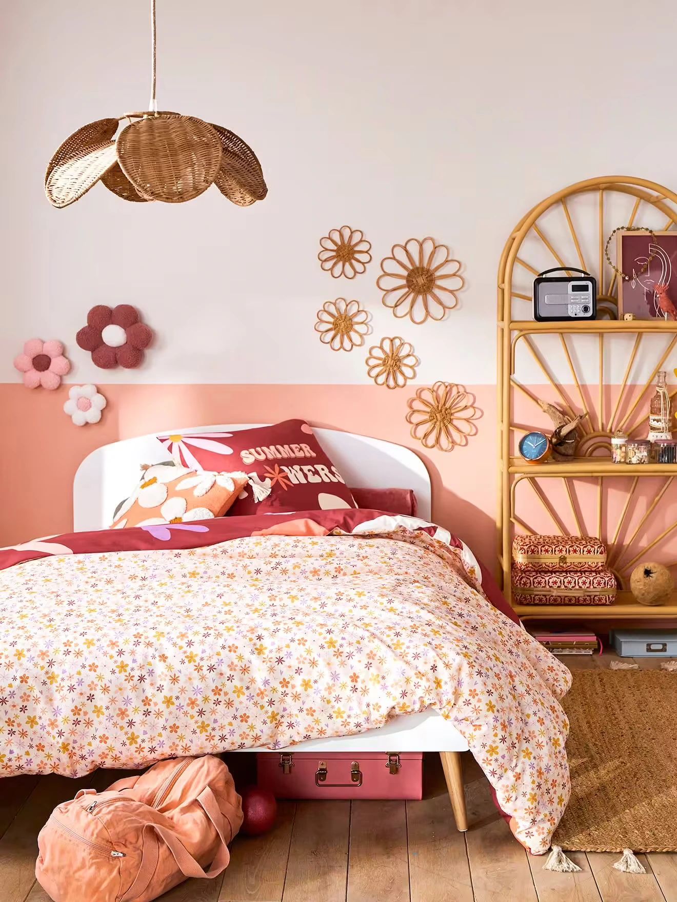 décoration chambre fille fleurs murale